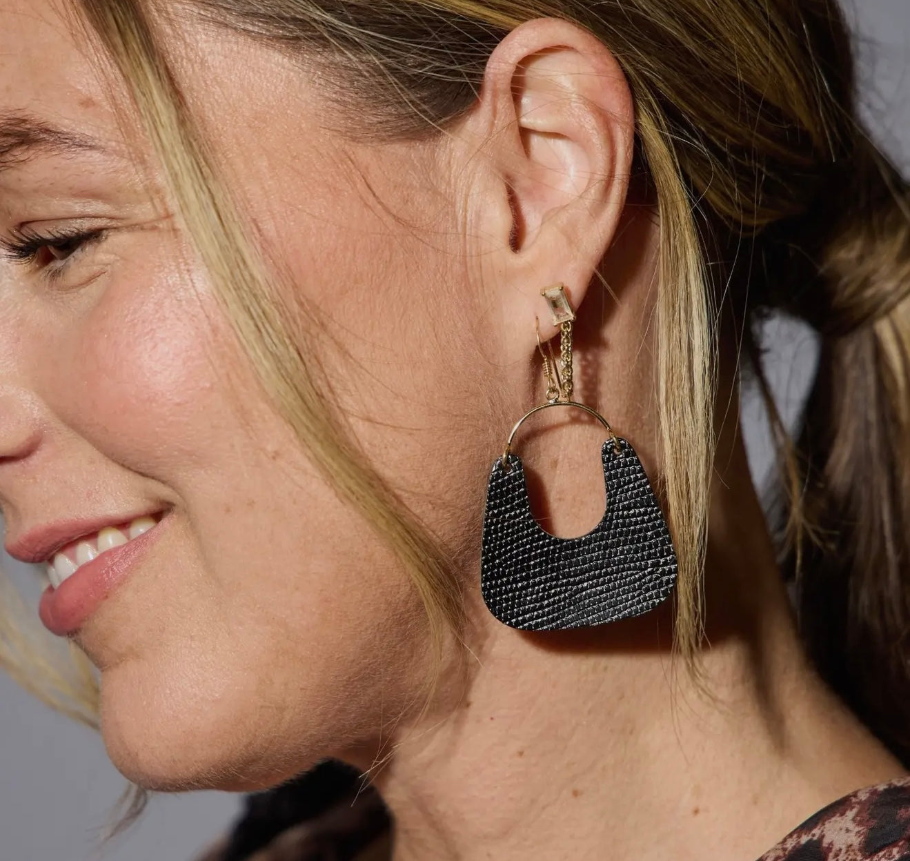 Nickel & Suede Noir Gold Noras